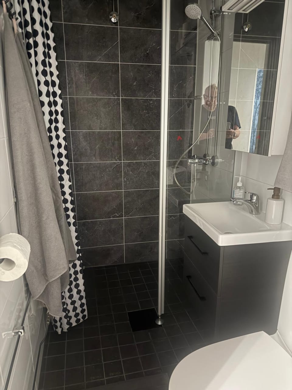 Shower, Toilet, Bathroom, towels