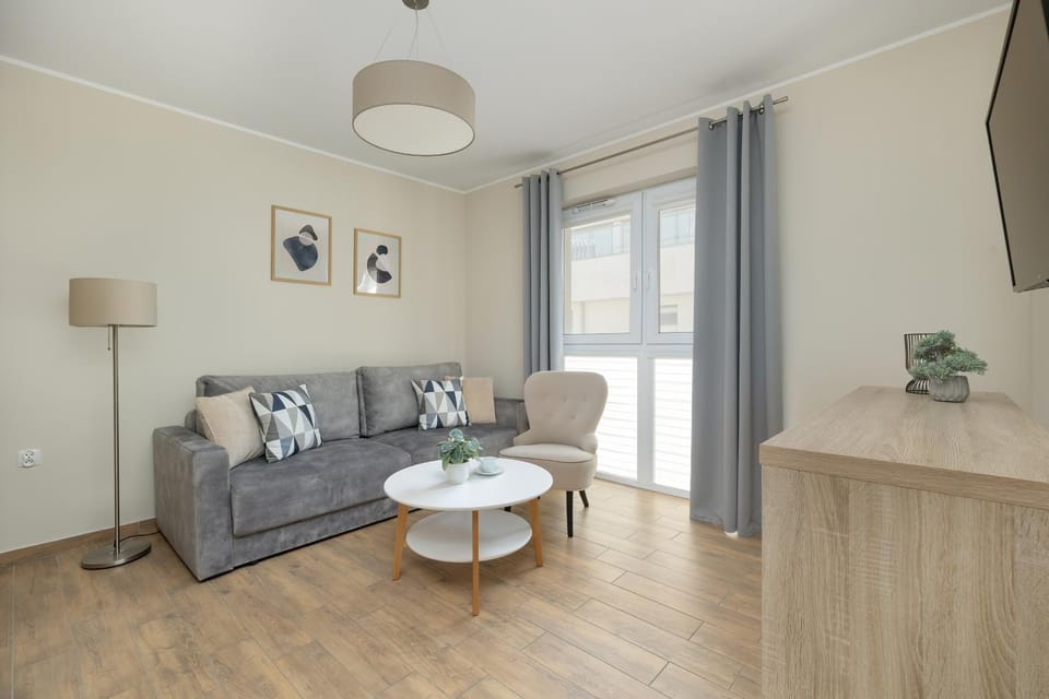 TV and multimedia, Seating area, Bedroom