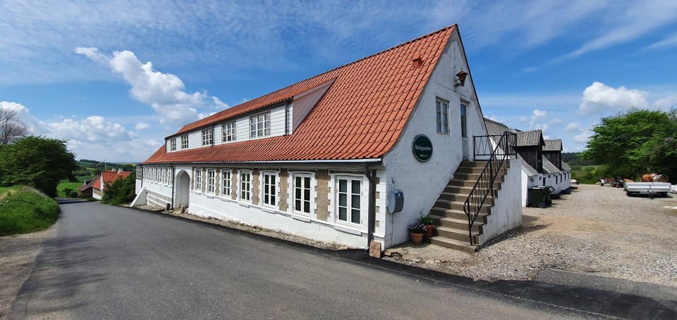 Property building, Neighbourhood
