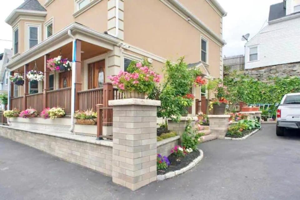 Chic 3BR & 2BA Quincy House w Balcony, Garden, Laundry & Pet Friendly 383 Apartment in Quincy