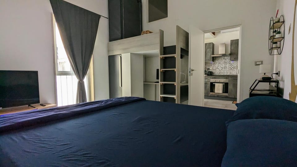 Photo of the whole room, Bedroom