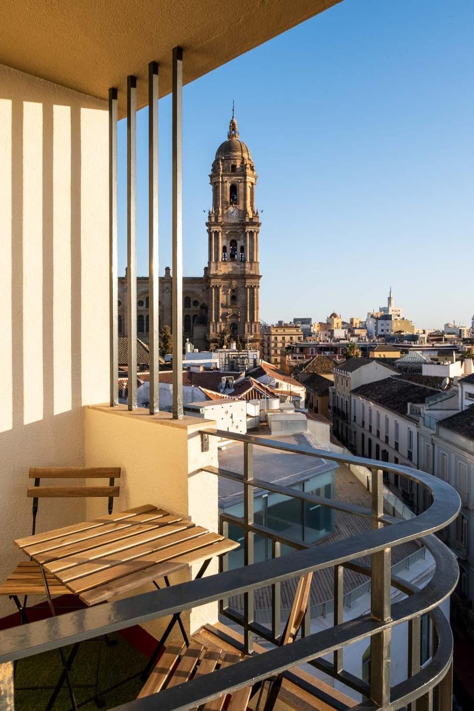 Property building, Nearby landmark, Off site, Balcony/Terrace, City view, Street view