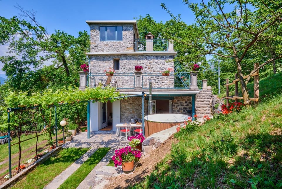 La casetta nel bosco - Hot tube, Sauna, AC and Free Park House in Lierna