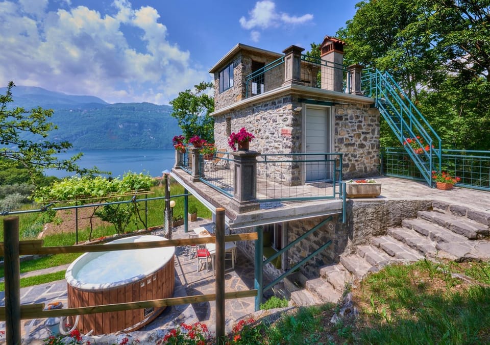 Property building, Garden, View (from property/room), Balcony/Terrace