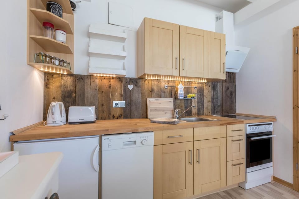 Kitchen or kitchenette, Living room