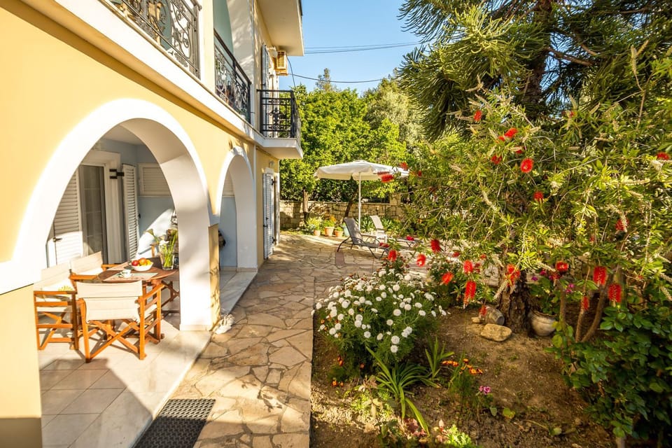 Patio, Facade/entrance