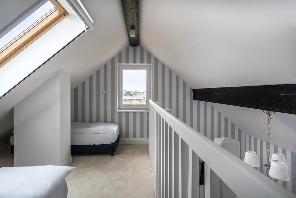 W Starym Porcie - pokój z widokiem na Zalew Wiślany balkonem i antresolą Bed and Breakfast in Pomeranian Voivodeship