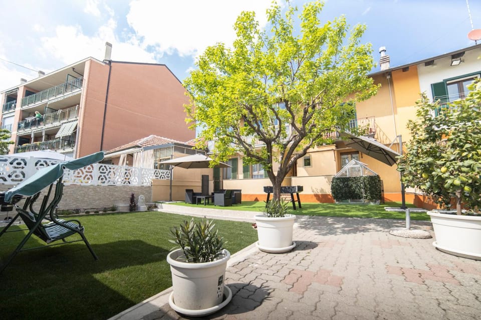 Property building, Patio, Facade/entrance, Garden