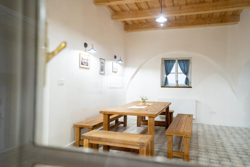 Seating area, Dining area