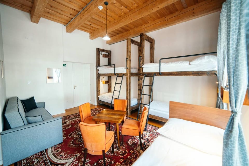 Bed, Photo of the whole room, Seating area, Bedroom, bunk bed