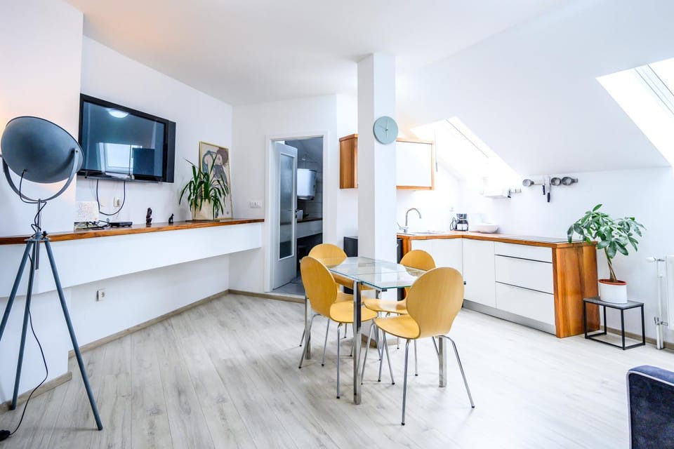 TV and multimedia, Kitchen or kitchenette, Seating area, Dining area