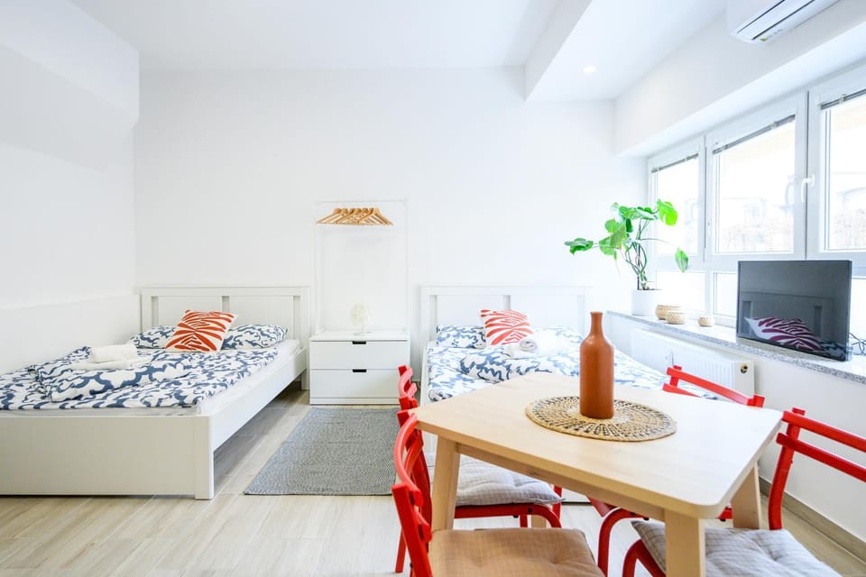 Bed, Photo of the whole room, Seating area, Dining area