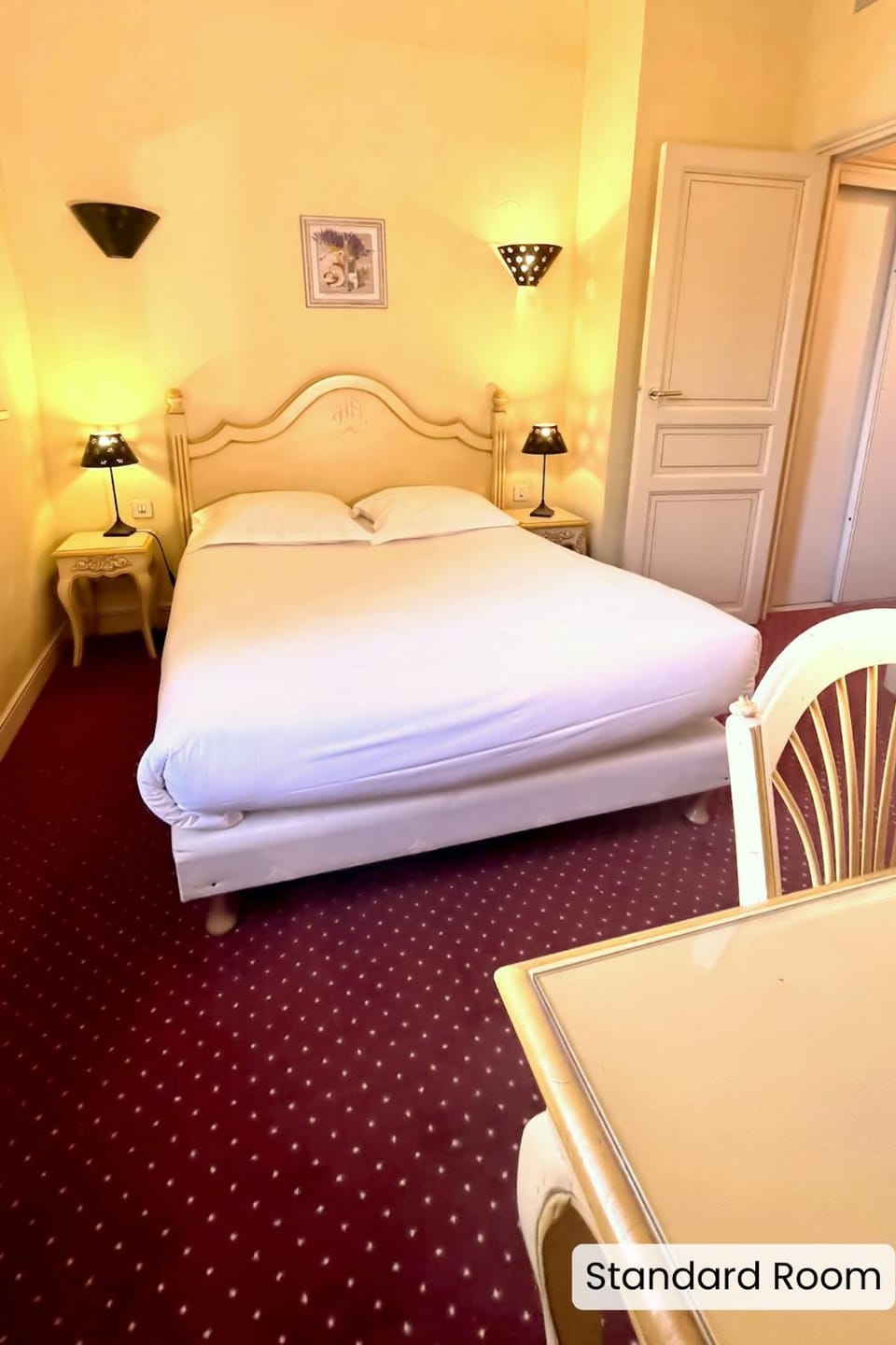 Bed, Photo of the whole room, Seating area, Bedroom, wardrobe