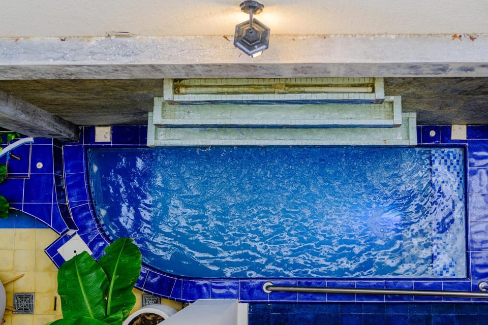 Hot Tub, Swimming pool