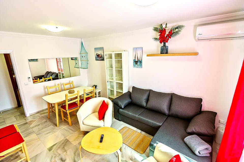 TV and multimedia, Living room, Seating area, Dining area
