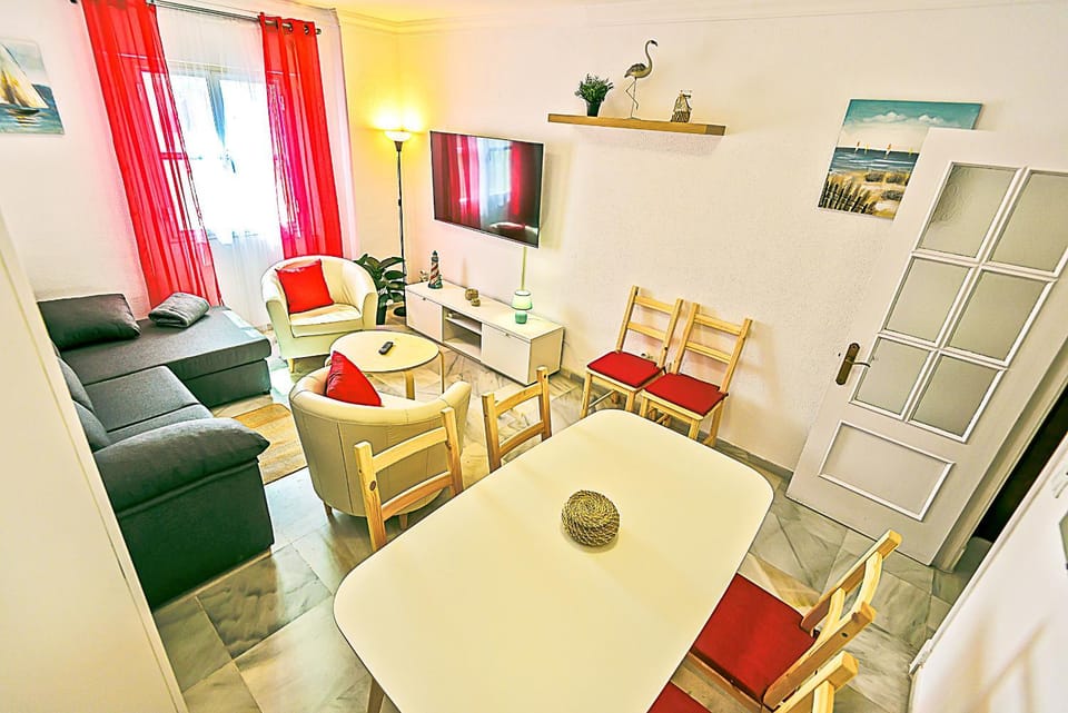 TV and multimedia, Living room, Seating area, Dining area