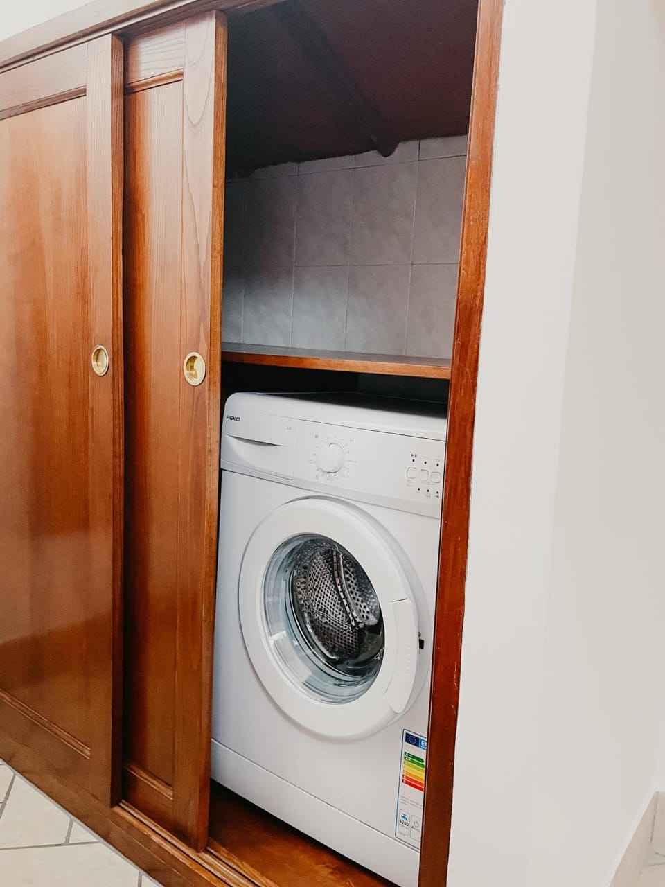 wardrobe, washing machine, dryer