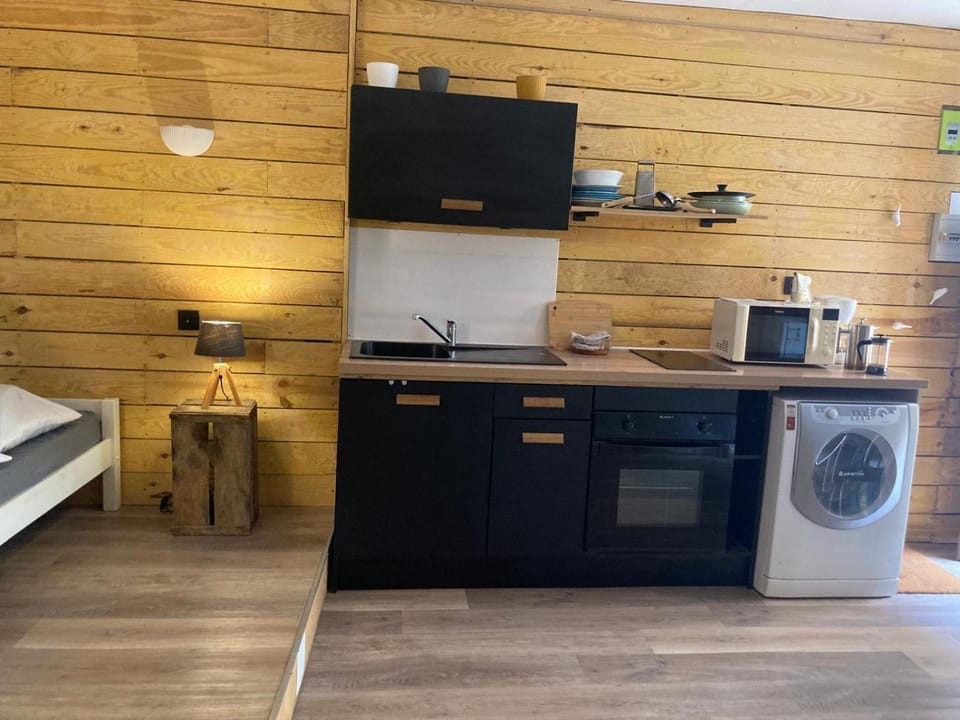 Ambiance chalet T1 bis cosy pour 5 personnes avec patio à 25 mn des plages Apartment in Pézenas
