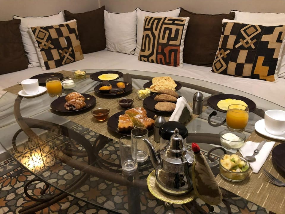 Seating area, Food, Breakfast, Breakfast, Continental breakfast
