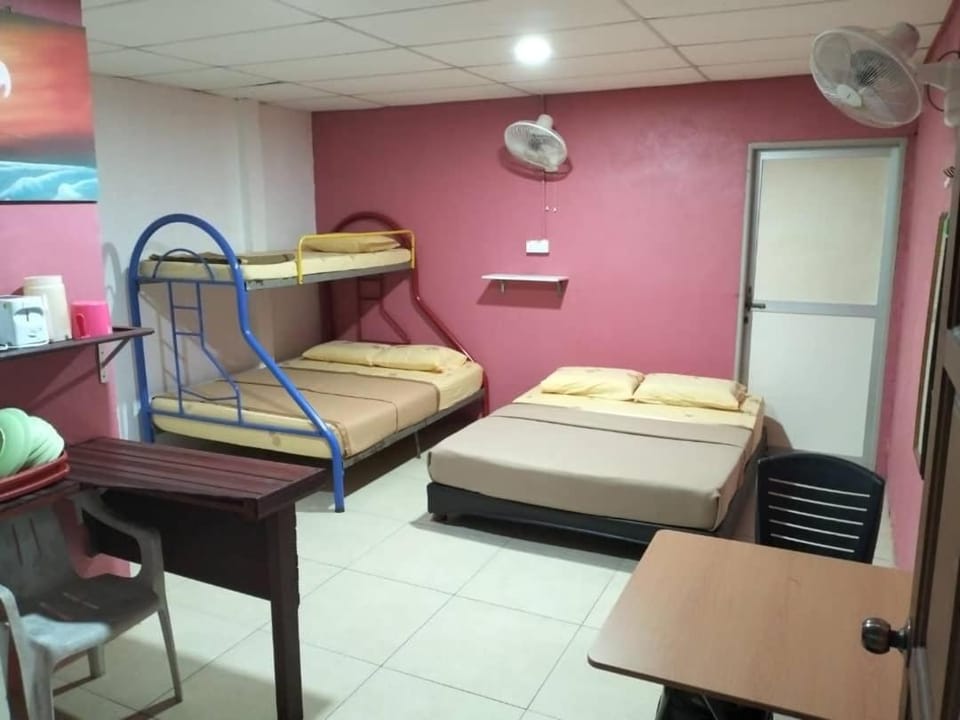 Seating area, bunk bed