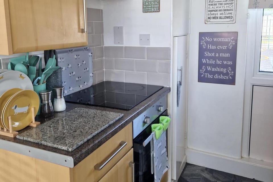 Chalet Ty Lilli Wen -Sleep 6- Pet friendly Chalet in Ferryside