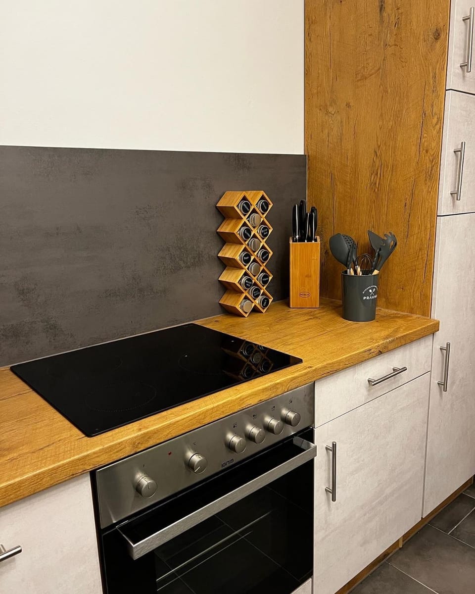 Kitchen or kitchenette, Communal kitchen