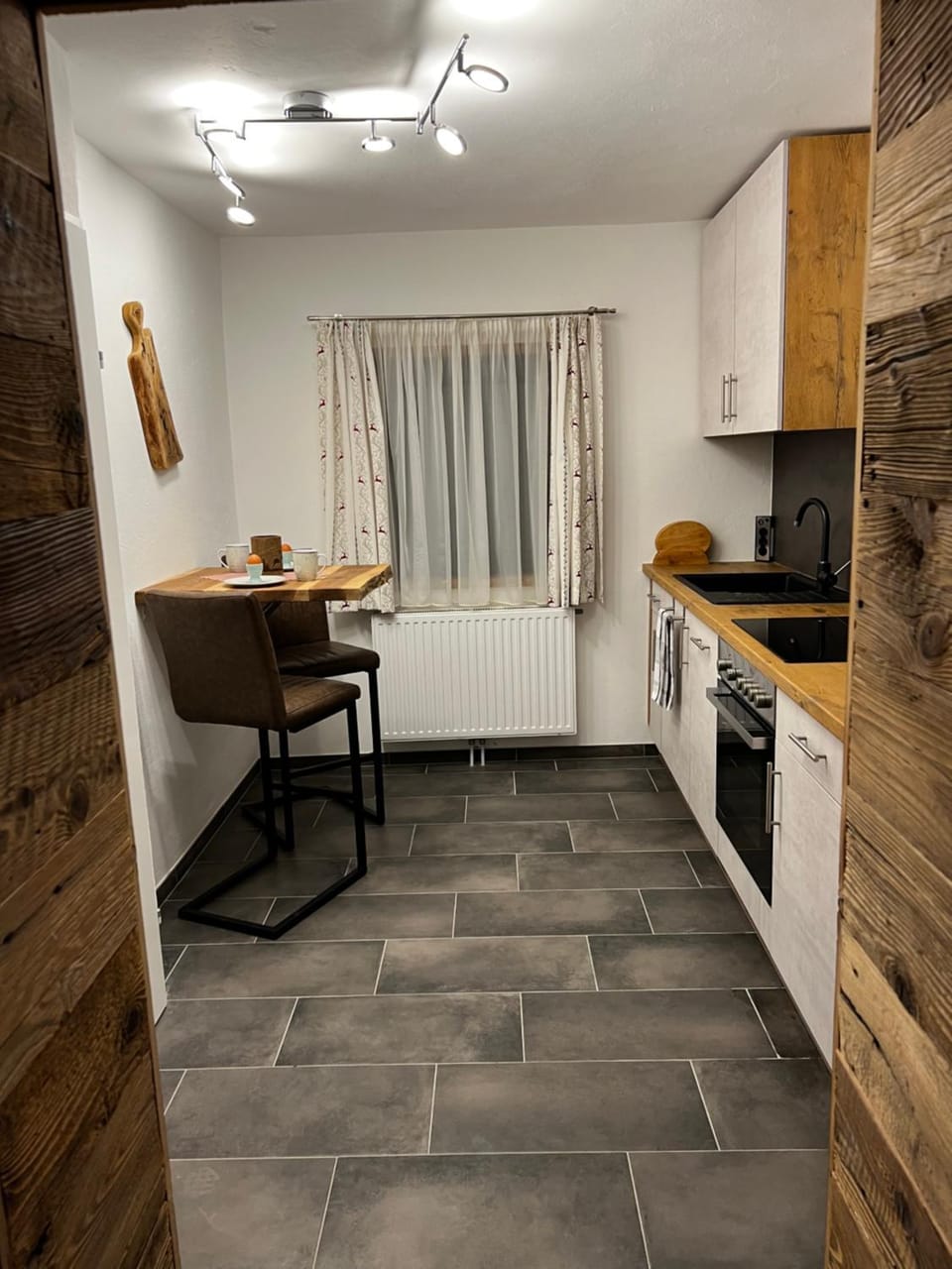 Kitchen or kitchenette, Seating area, Communal kitchen