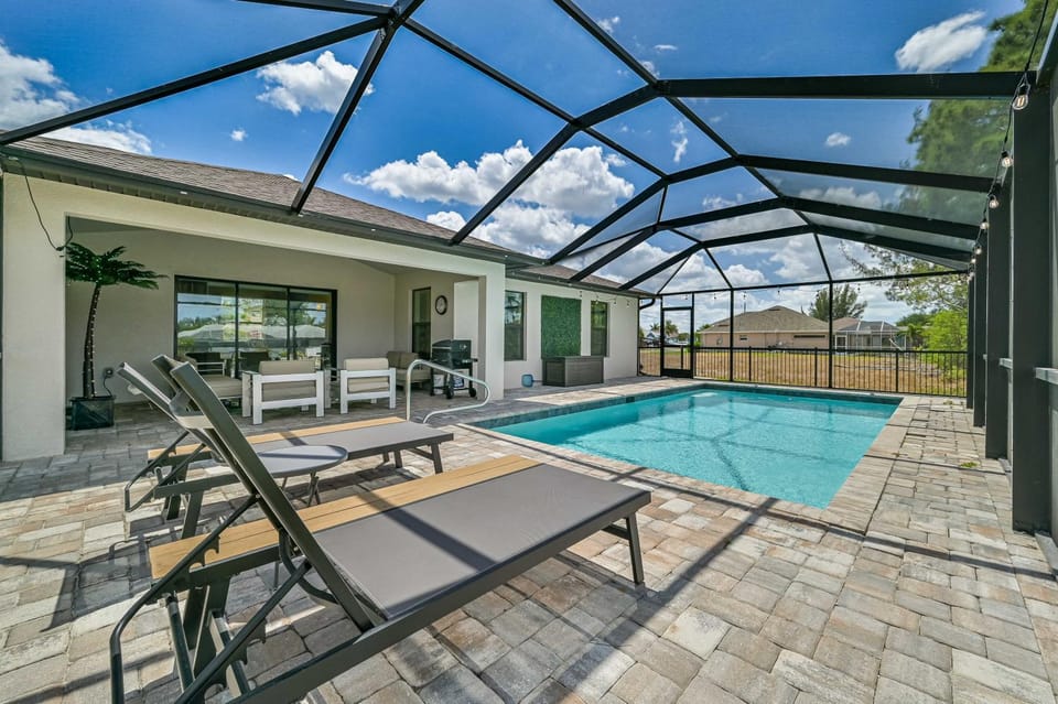 Swimming pool, Swimming pool