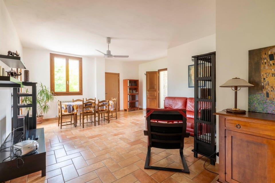 Communal lounge/ TV room, Dining area