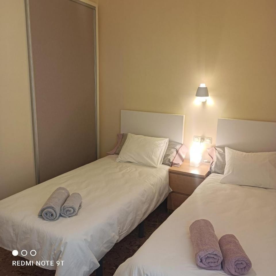 Bed, Photo of the whole room, towels