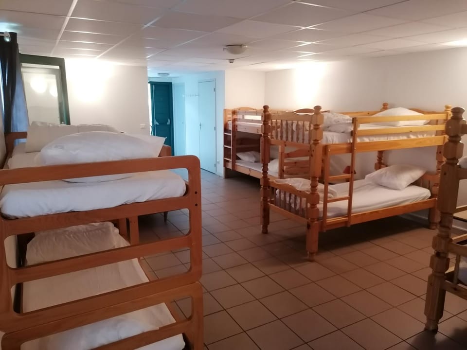 Property building, Bed, Photo of the whole room, Bedroom, bunk bed, acessibility