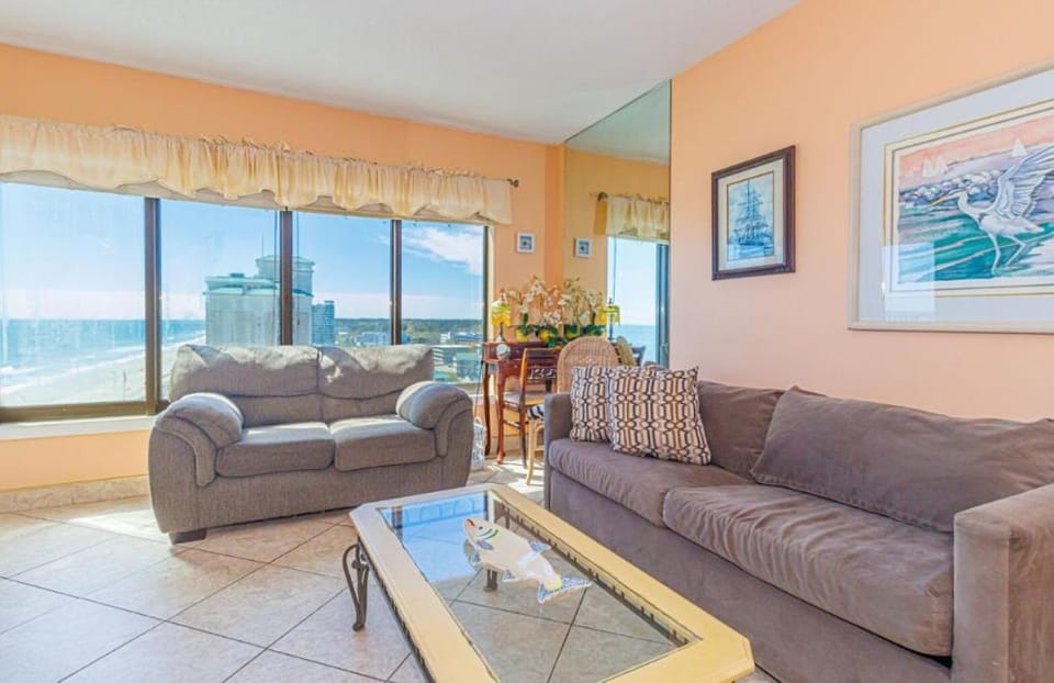 Oceanview 1 Bedroom Condo - Spacious with Awesome Views! Palace Resort 1009 - Sleeps 4 guests House in Myrtle Beach