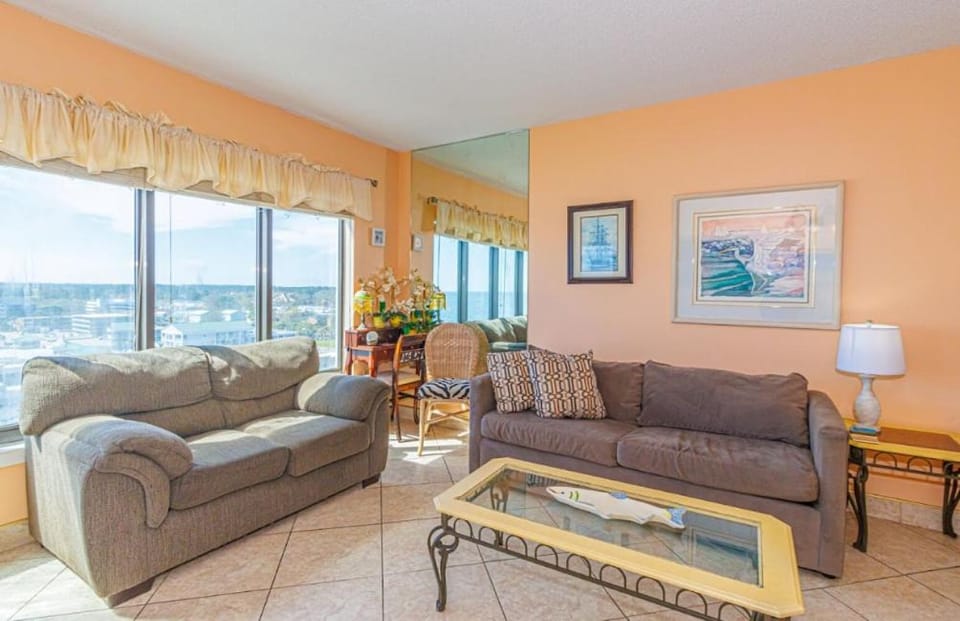 Oceanview 1 Bedroom Condo - Spacious with Awesome Views! Palace Resort 1009 - Sleeps 4 guests House in Myrtle Beach