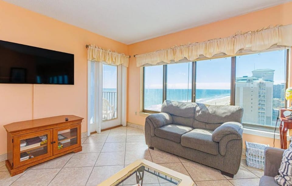 Oceanview 1 Bedroom Condo - Spacious with Awesome Views! Palace Resort 1009 - Sleeps 4 guests House in Myrtle Beach