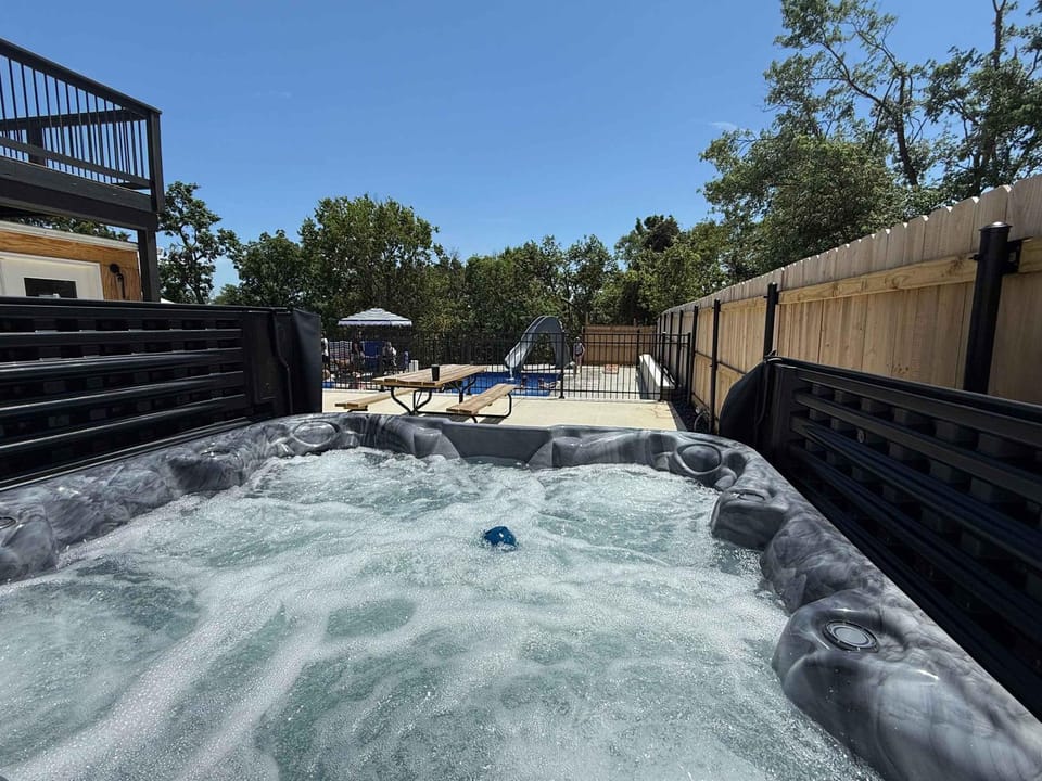 Spacious Home Near Ark, Perfect for 12 Guests House in Williamstown