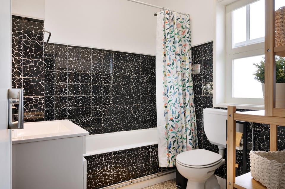Shower, Toilet, Bathroom, Bath