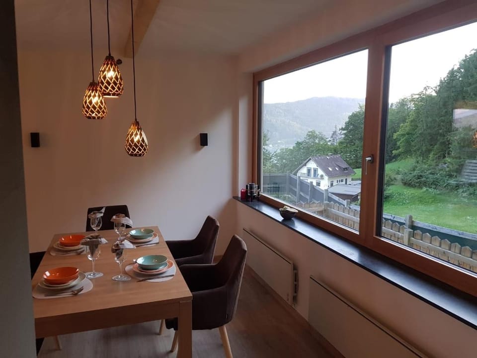 Living room, Dining area, Mountain view