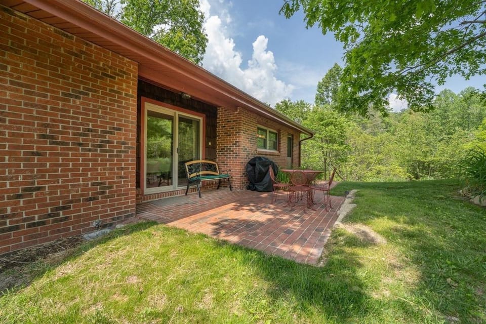 Sunset Ranch over Crab Creek · Sunset Ranch over Crab Creek House in North Carolina