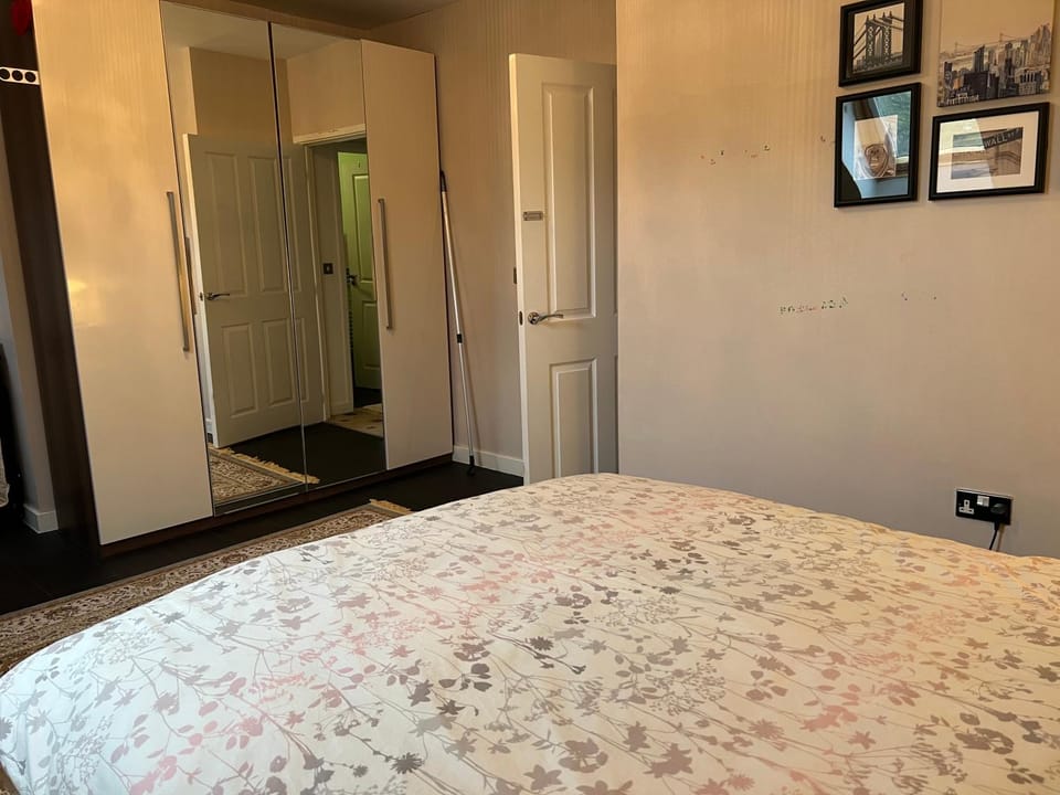 Sheffield City Centre , free Wifi & Parking - Private Room - Shared House Vacation rental in Sheffield
