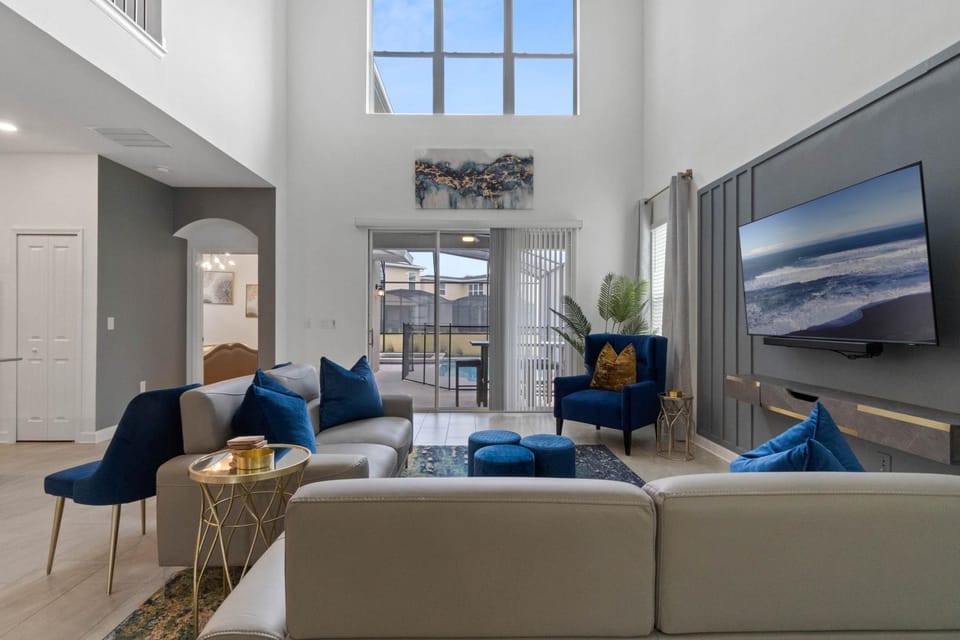Living room, Seating area, Family