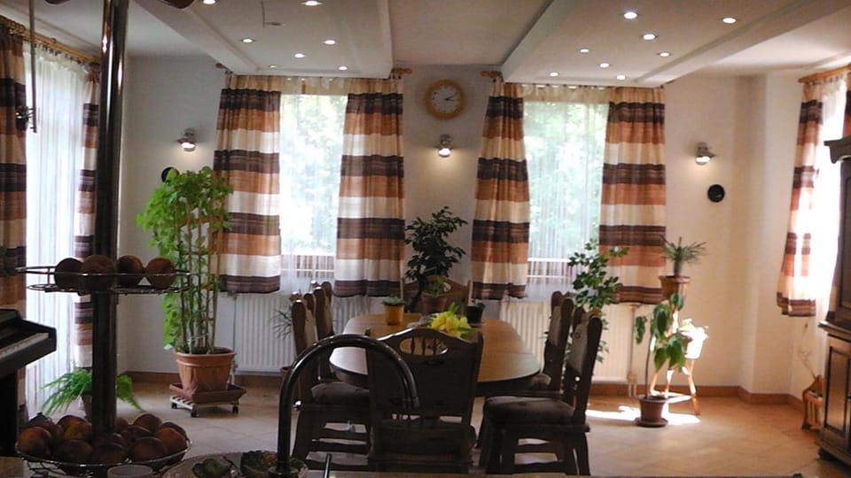 Staff, People, Lobby or reception, Meals