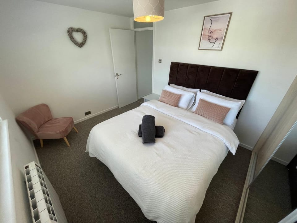 Bed, Photo of the whole room, Bedroom