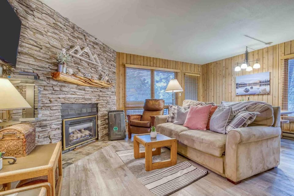 Ski House 144 - Meredith Lodging House in Bend