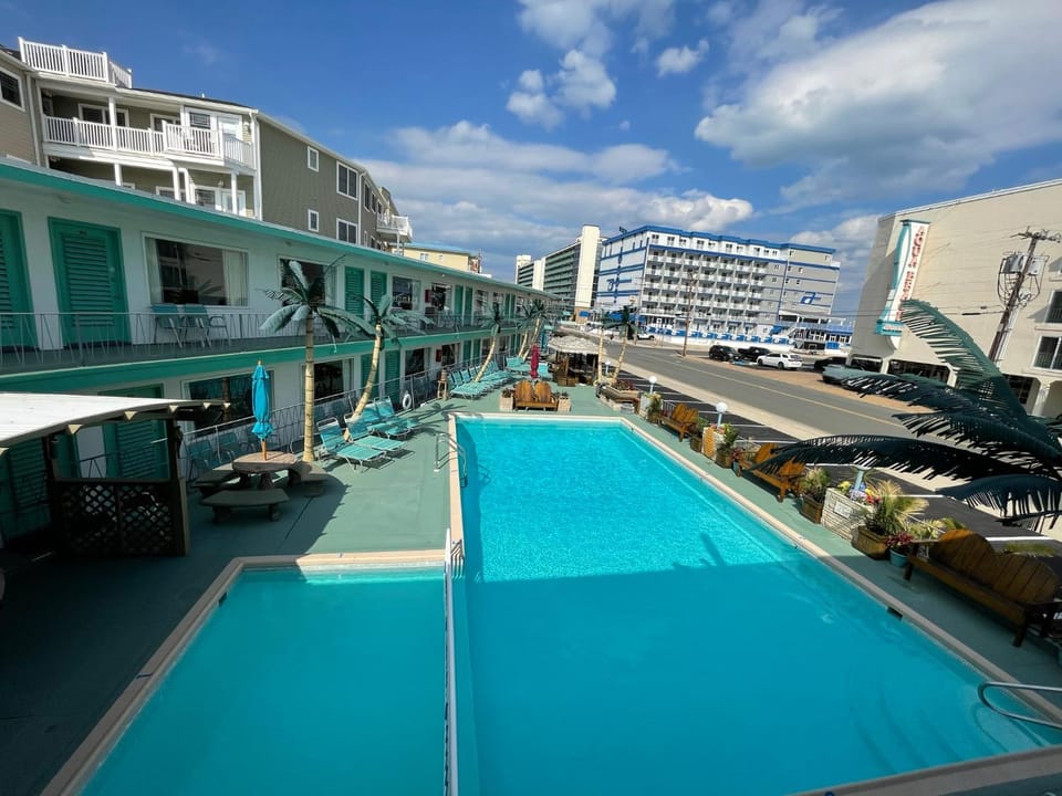 Pool view, Swimming pool, Swimming pool