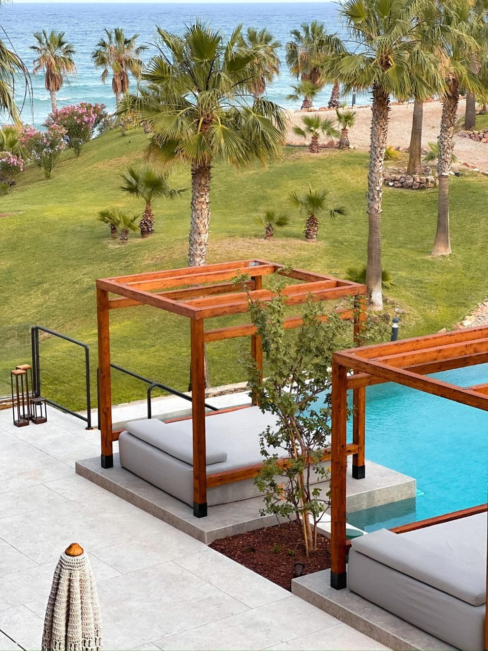 Spring, Day, Natural landscape, Garden, Swimming pool, sunbed