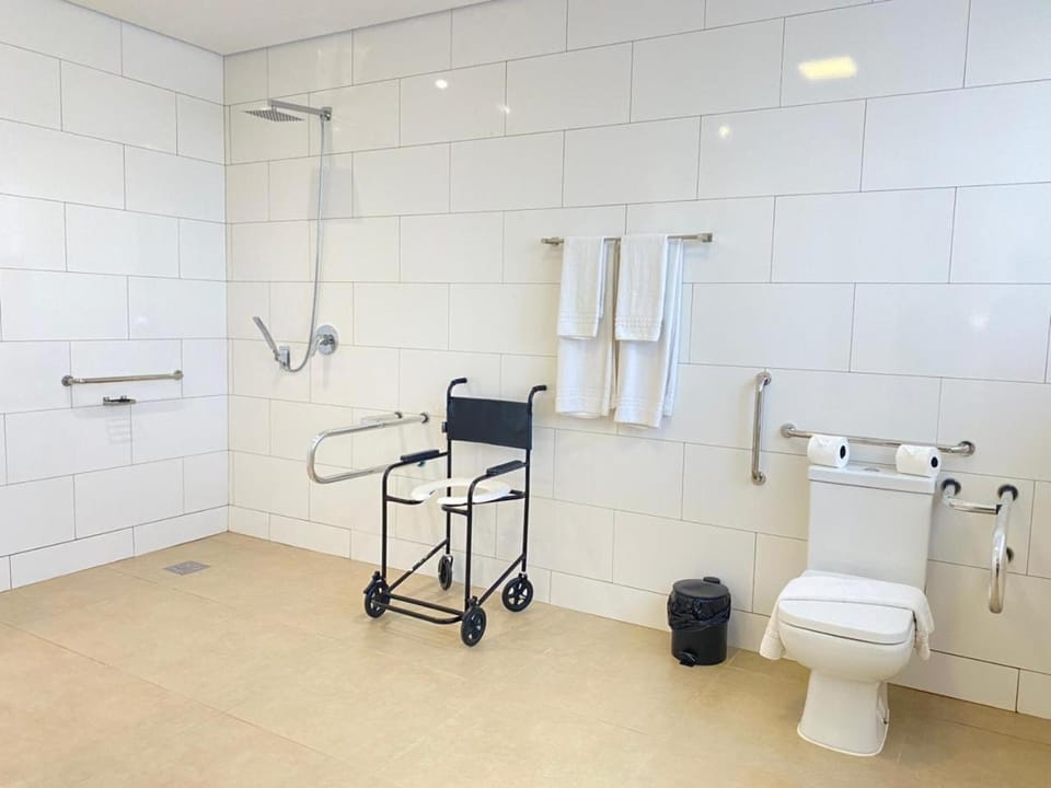 Shower, Bathroom, acessibility