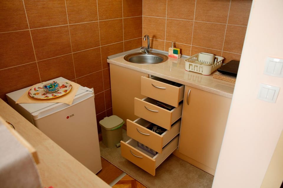 Kitchen or kitchenette, Communal kitchen