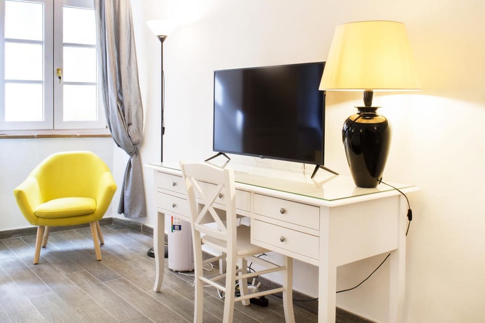 TV and multimedia, Seating area