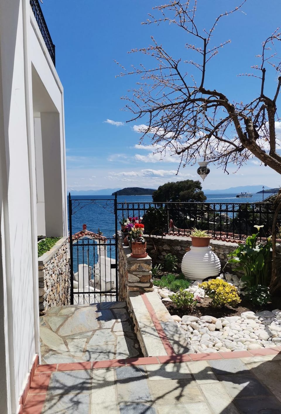 Facade/entrance, Balcony/Terrace, Sea view