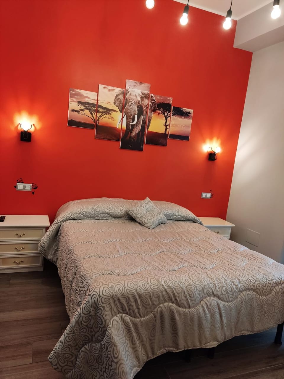 Bed, Photo of the whole room, Bedroom